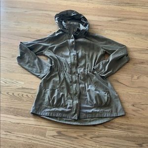 Olive green cargo trench coat. Large anorak